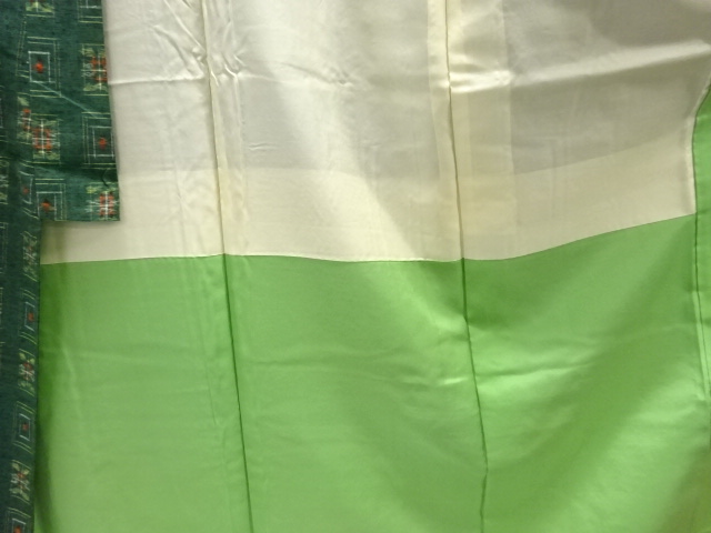  枡に幾何学模様織出し手織り紬着物